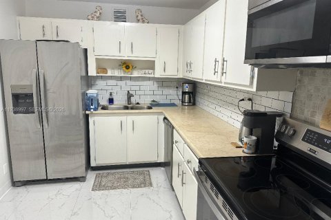 Купить кондоминиум в Халландейл-Бич, Флорида 2 спальни, 130.06м2, № 1997875 - фото 24