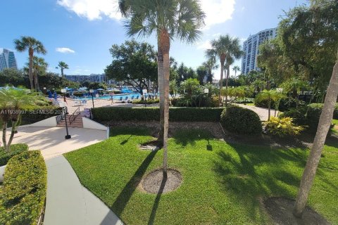 Купить кондоминиум в Халландейл-Бич, Флорида 2 спальни, 130.06м2, № 1997875 - фото 8