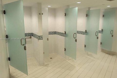 Купить кондоминиум в Халландейл-Бич, Флорида 2 спальни, 130.06м2, № 1997875 - фото 16