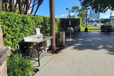 Купить кондоминиум в Халландейл-Бич, Флорида 2 спальни, 130.06м2, № 1997875 - фото 11