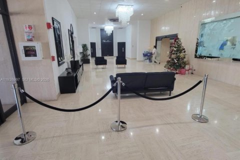 Купить кондоминиум в Халландейл-Бич, Флорида 2 спальни, 130.06м2, № 1997875 - фото 3