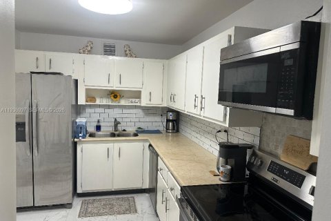 Купить кондоминиум в Халландейл-Бич, Флорида 2 спальни, 130.06м2, № 1997875 - фото 23