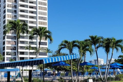 Купить кондоминиум в Халландейл-Бич, Флорида 2 спальни, 130.06м2, № 1997875 - фото 10