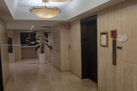 Купить кондоминиум в Халландейл-Бич, Флорида 2 спальни, 130.06м2, № 1997875 - фото 6