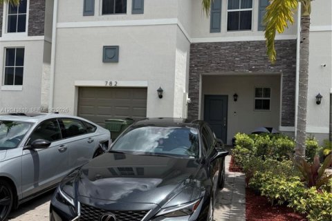 Adosado en Homestead, Florida 3 dormitorios, 159.05 m2 № 2271261