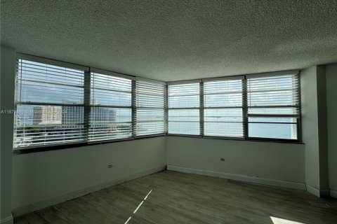 Copropriété à vendre à Miami, Floride: 3 chambres, 91.97 m2 № 1957787 - photo 9