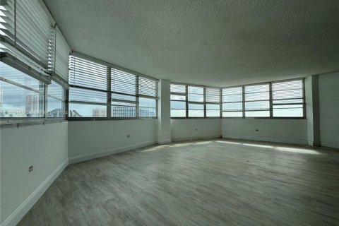 Copropriété à vendre à Miami, Floride: 3 chambres, 91.97 m2 № 1957787 - photo 12