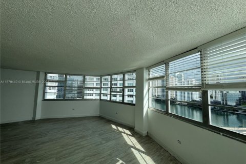 Copropriété à vendre à Miami, Floride: 3 chambres, 91.97 m2 № 1957787 - photo 11