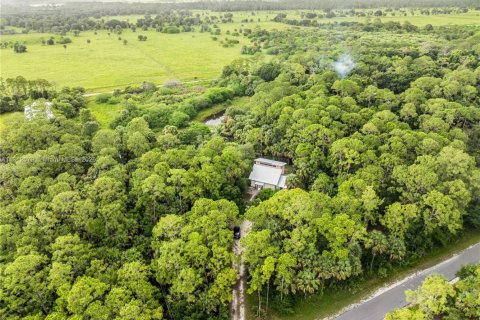 Casa en venta en Indiantown, Florida, 3 dormitorios, 156.35 m2 № 1809505 - foto 1
