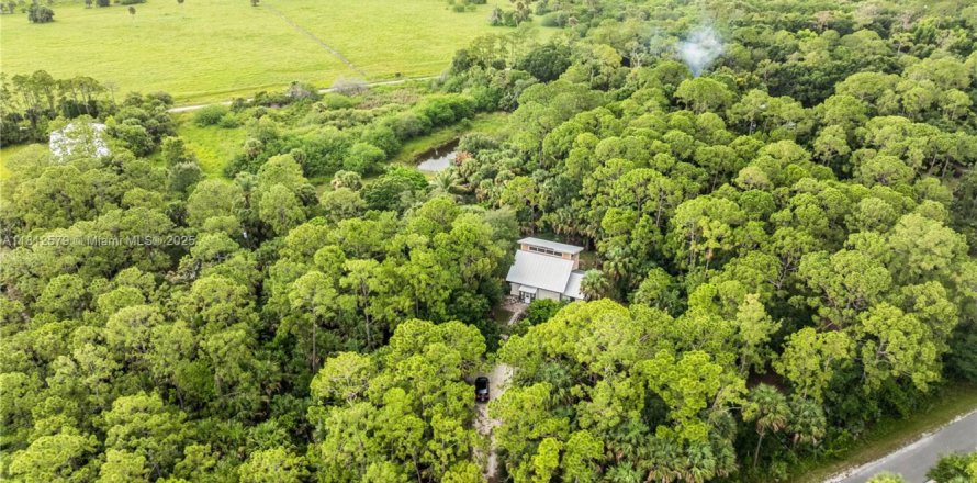 Casa en Indiantown, Florida 3 dormitorios, 156.35 m2 № 1809505
