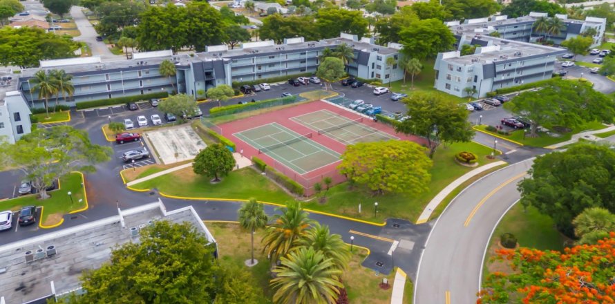 Condominio en Tamarac, Florida, 1 dormitorio № 1210343