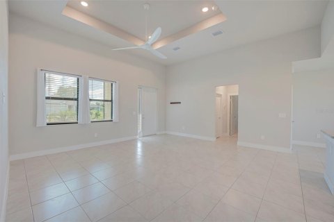 Casa en venta en Punta Gorda, Florida, 4 dormitorios, 171.5 m2 № 2348191 - foto 5