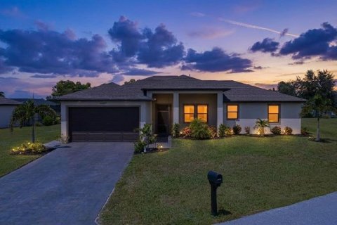 House in Punta Gorda, Florida 4 bedrooms, 171.5 sq.m. № 2348191