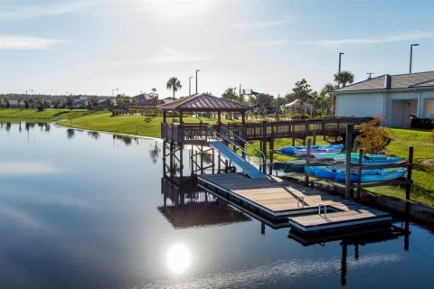 Touwnhouse à vendre à Kissimmee, Floride: 4 chambres, 177.81 m2 № 2416335 - photo 2