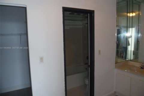 Condominio en alquiler en Aventura, Florida, 2 dormitorios, 107.58 m2 № 2011758 - foto 15