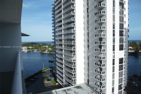 Condominio en alquiler en Aventura, Florida, 2 dormitorios, 107.58 m2 № 2011758 - foto 25