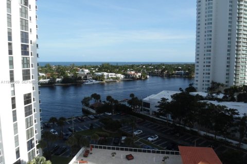 Condominio en alquiler en Aventura, Florida, 2 dormitorios, 107.58 m2 № 2011758 - foto 23