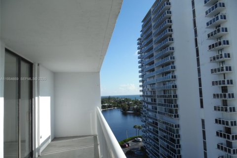 Condominio en alquiler en Aventura, Florida, 2 dormitorios, 107.58 m2 № 2011758 - foto 3