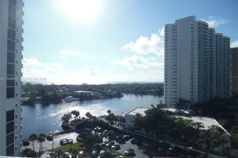 Condominio en alquiler en Aventura, Florida, 2 dormitorios, 107.58 m2 № 2011758 - foto 2
