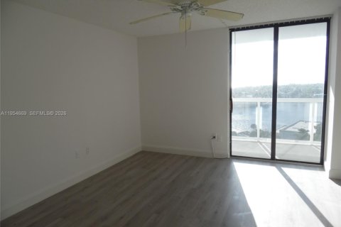 Condominio en alquiler en Aventura, Florida, 2 dormitorios, 107.58 m2 № 2011758 - foto 6