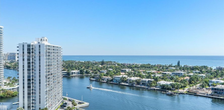 Кондоминиум с 2 спальнями в Авентура, Флорида № 2051890