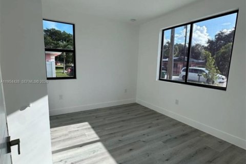 Villa ou maison à louer à Miami Gardens, Floride: 3 chambres, 167.22 m2 № 2010967 - photo 6