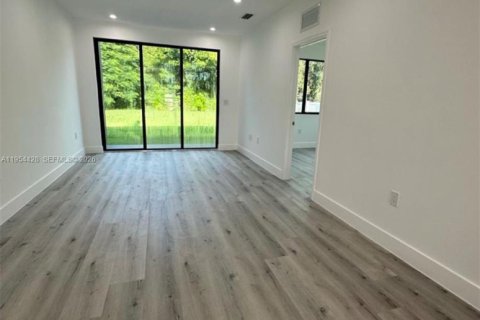 Villa ou maison à louer à Miami Gardens, Floride: 3 chambres, 167.22 m2 № 2010967 - photo 5