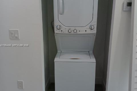 Villa ou maison à louer à Miami Gardens, Floride: 3 chambres, 167.22 m2 № 2010967 - photo 11