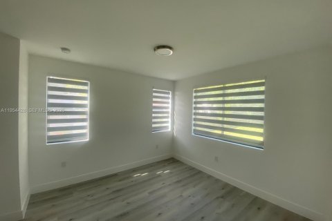 Villa ou maison à louer à Miami Gardens, Floride: 3 chambres, 167.22 m2 № 2010967 - photo 9