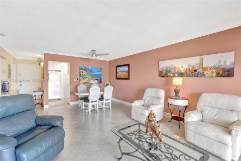 Condo in Miami, Florida, 1 bedroom  № 1713920 - photo 8