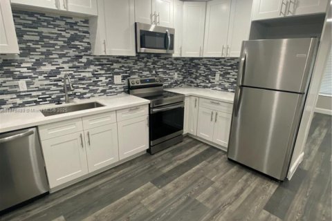 Casa en alquiler en Deerfield Beach, Florida, 2 dormitorios, 97.55 m2 № 1925243 - foto 7