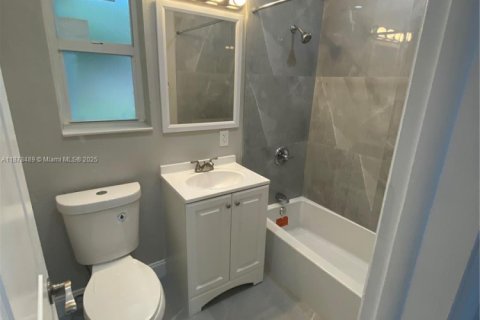 Casa en alquiler en Deerfield Beach, Florida, 2 dormitorios, 97.55 m2 № 1925243 - foto 8