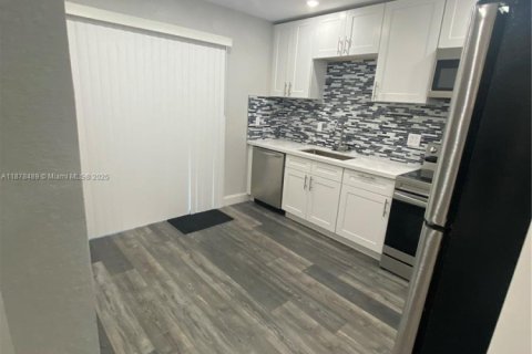 Casa en alquiler en Deerfield Beach, Florida, 2 dormitorios, 97.55 m2 № 1925243 - foto 9