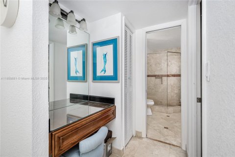 Condo in Miami Beach, Florida, 1 bedroom № 1957571 - photo 13