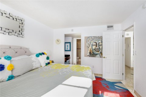 Condo in Miami Beach, Florida, 1 bedroom № 1957571 - photo 12