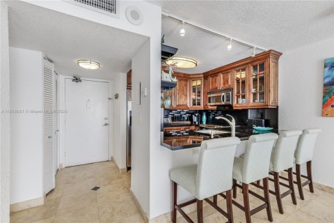 Condo in Miami Beach, Florida, 1 bedroom № 1957571 - photo 8