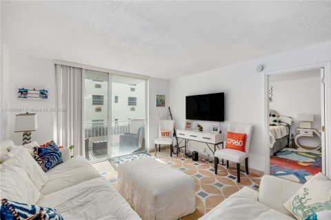 Condo in Miami Beach, Florida, 1 bedroom № 1957571 - photo 3