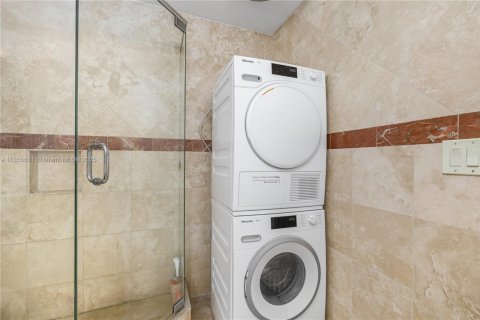 Condo in Miami Beach, Florida, 1 bedroom № 1957571 - photo 15