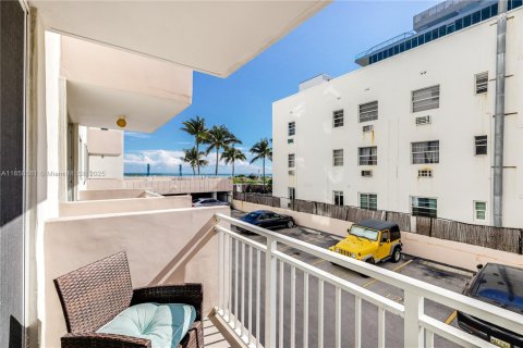 Condo in Miami Beach, Florida, 1 bedroom № 1957571 - photo 4