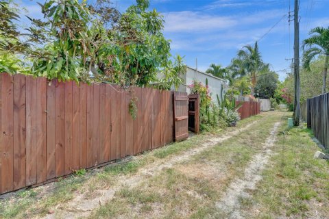 Terreno en venta en Fort Lauderdale, Florida № 1179529 - foto 1