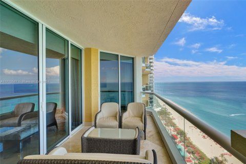 Condo in Sunny Isles Beach, Florida, 3 bedrooms  № 1601232 - photo 30