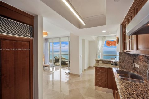 Condo in Sunny Isles Beach, Florida, 3 bedrooms  № 1601232 - photo 21