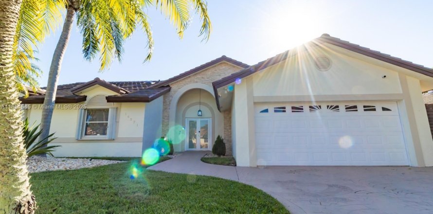 Casa en Miami, Florida 4 dormitorios, 210.24 m2 № 1857570