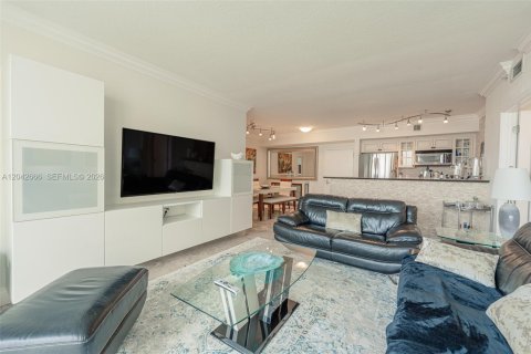 Copropriété à louer à Miami, Floride: 2 chambres, 108.6 m2 № 2145832 - photo 15