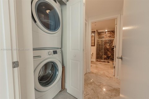 Copropriété à louer à Miami, Floride: 2 chambres, 108.6 m2 № 2145832 - photo 28