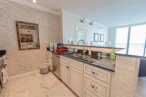 Copropriété à louer à Miami, Floride: 2 chambres, 108.6 m2 № 2145832 - photo 5