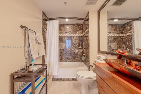 Copropriété à louer à Miami, Floride: 2 chambres, 108.6 m2 № 2145832 - photo 12