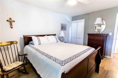 Condo in Sun City Center, Florida, 2 bedrooms  № 1870389 - photo 12