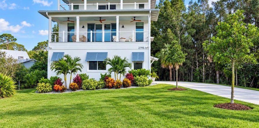 Villa ou maison à New Smyrna Beach, Floride 3 chambres, 219.53 m2 № 2424183