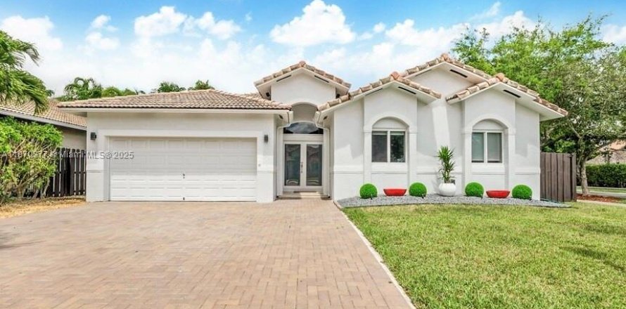 Villa ou maison à Miami, Floride 4 chambres, 177.26 m2 № 1954941